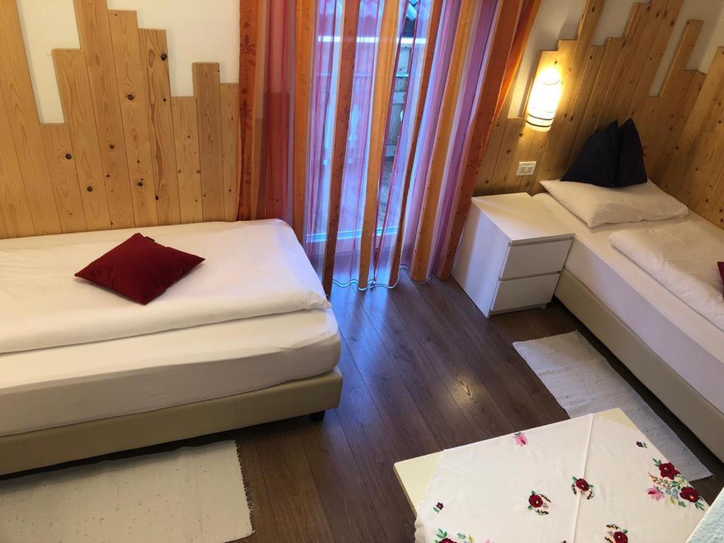 Postel nebo postele na pokoji v ubytování Chalet Madrisa
