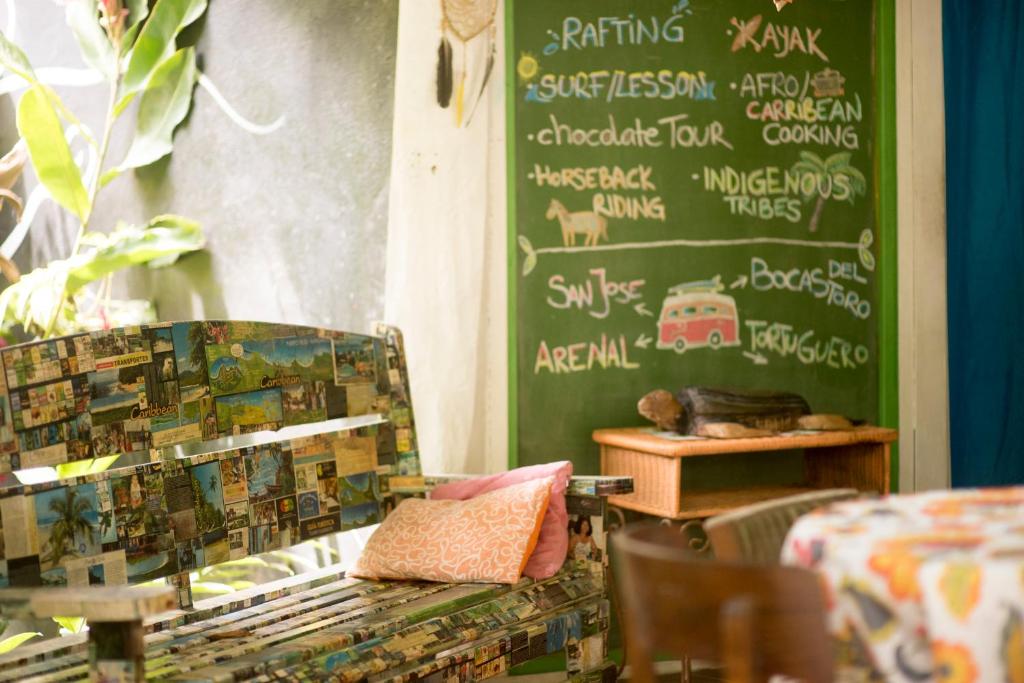 Posezení v ubytování Madre Selva Hostel
