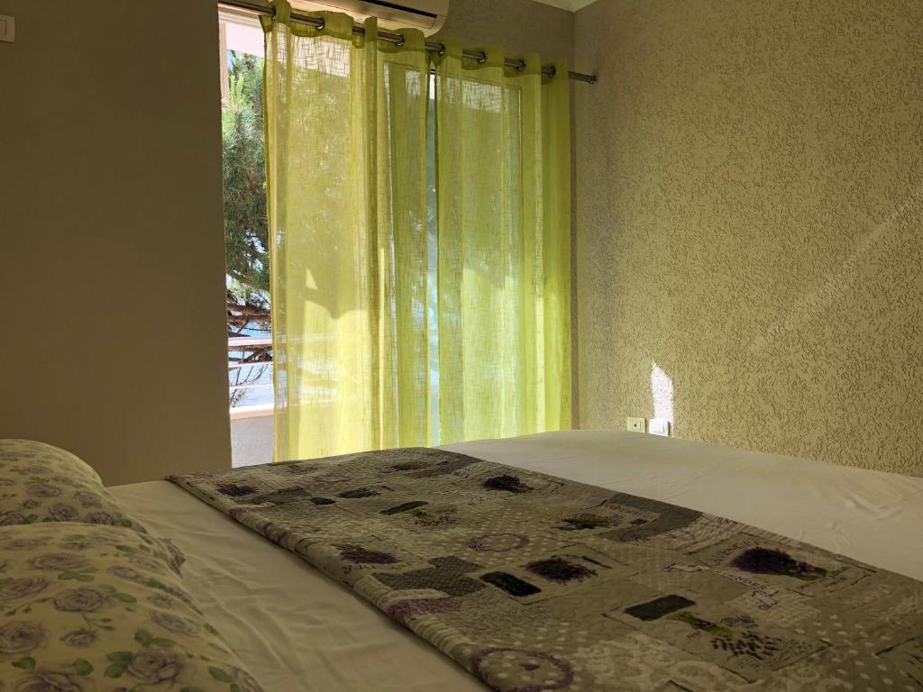 Mali i Robit Beachfront Apartment - Image 12
