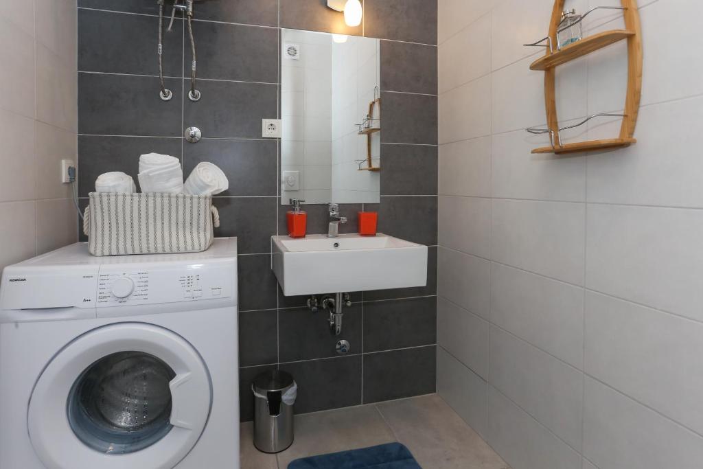 Kúpeľňa v ubytovaní Modern apartments with sea view 150 meters to beach