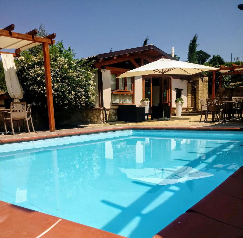 Bazén v ubytování Resort Umbria Spa nebo v jeho okolí