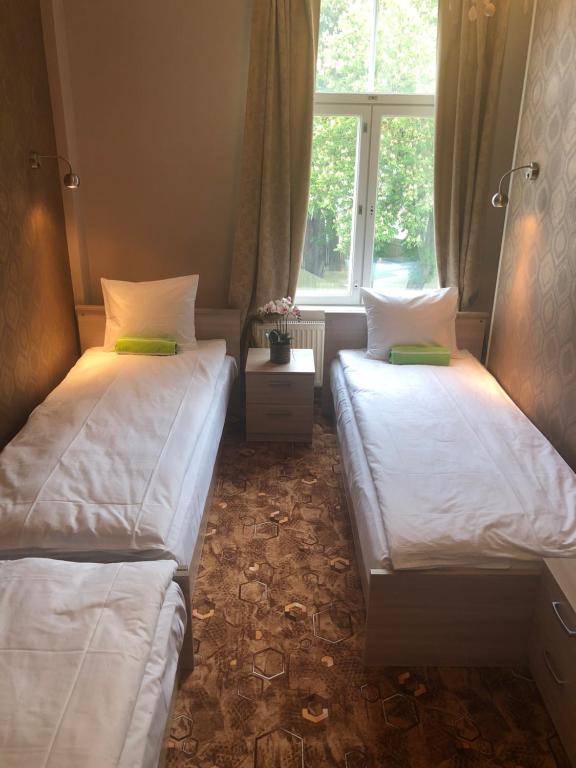 Postel nebo postele na pokoji v ubytování Villa Kadriorg Hostel