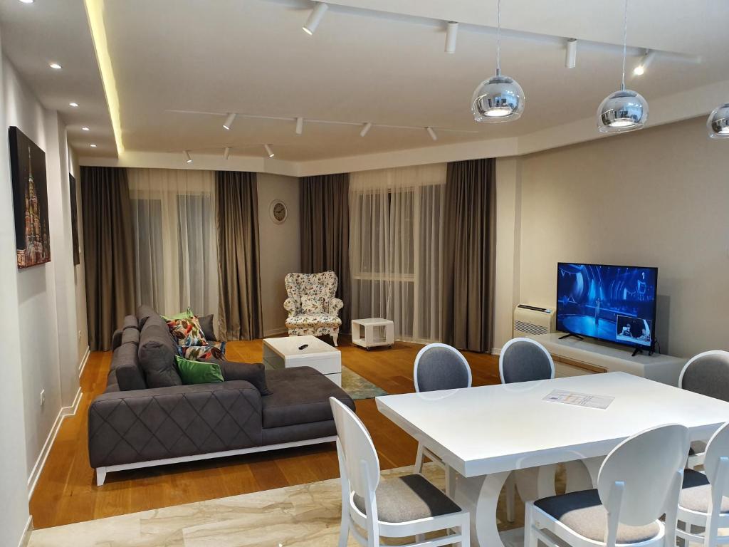 Apartments Menuet - Two-Bedroom Apartment With Sea View