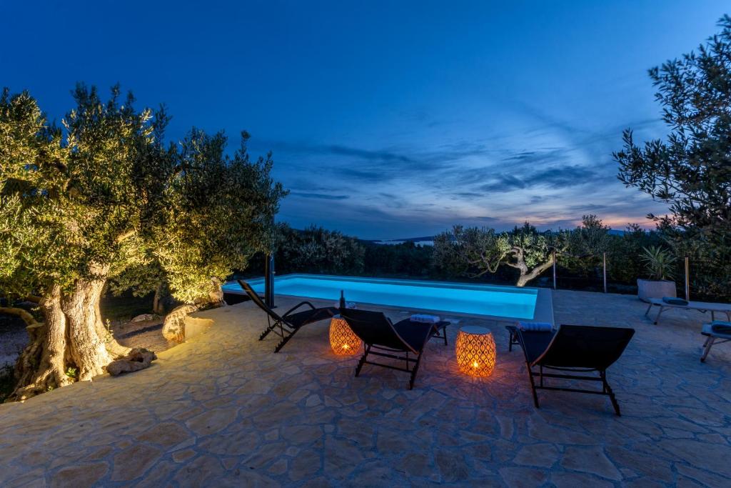 Bazén v ubytování Holiday Home Kuća Sunca nebo v jeho okolí