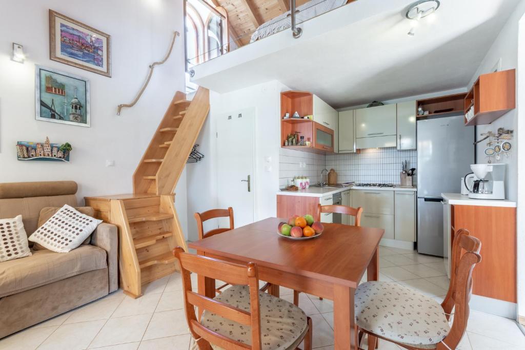 Kuchyň nebo kuchyňský kout v ubytování Holiday Home Kuća Sunca