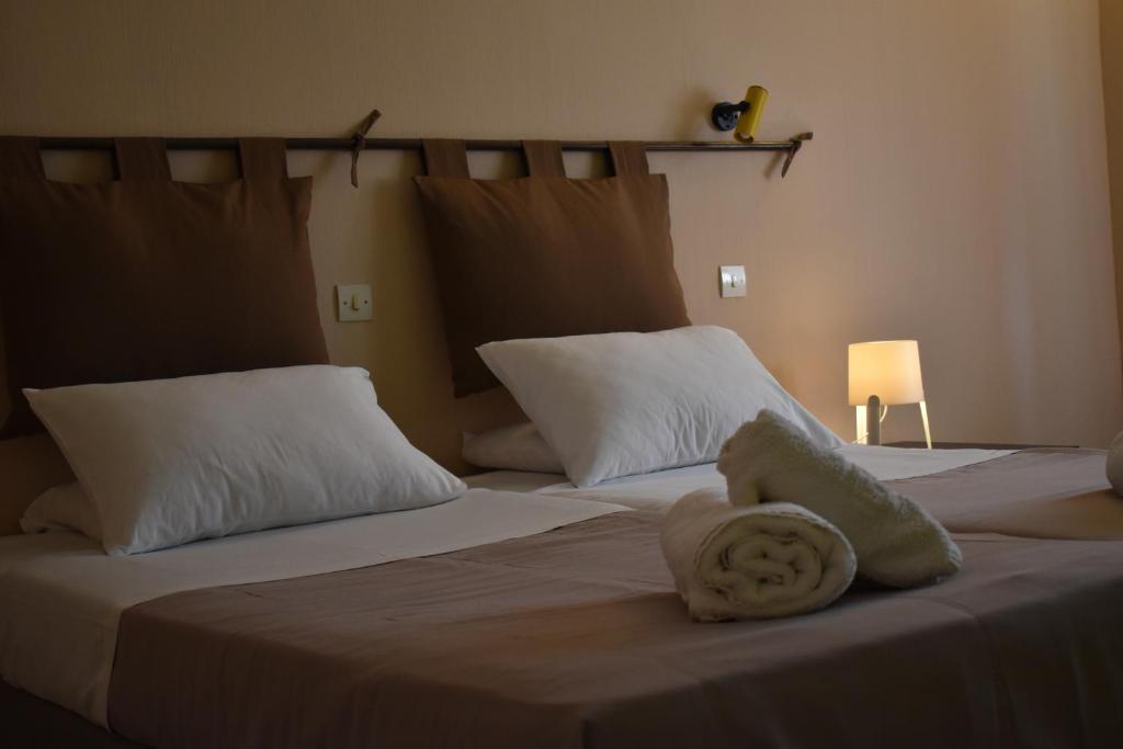 A bed or beds in a room at Korina's Apartments