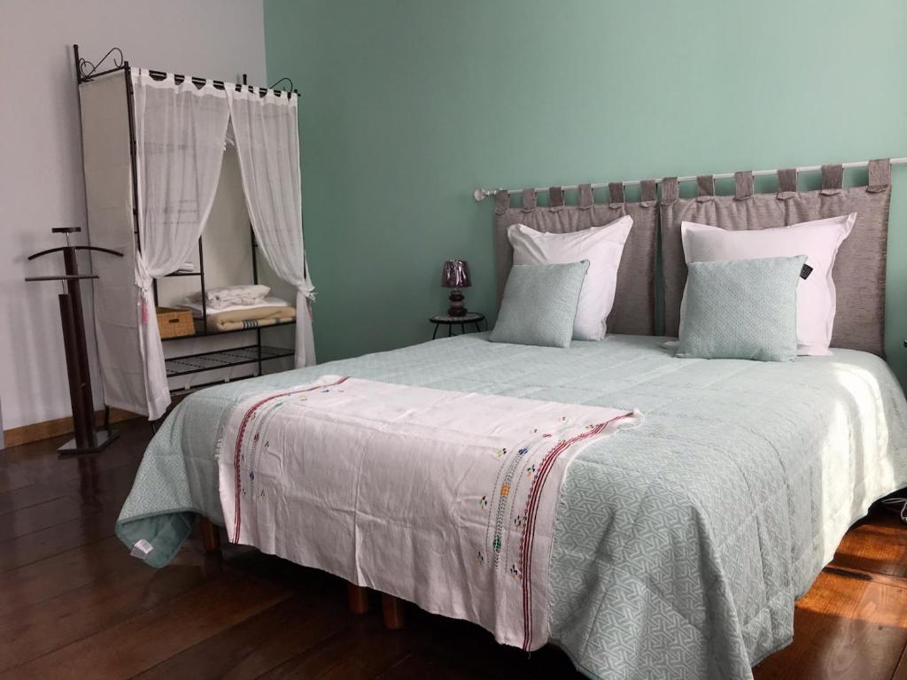AUX ROSIERS - Superior Double Or Twin Room