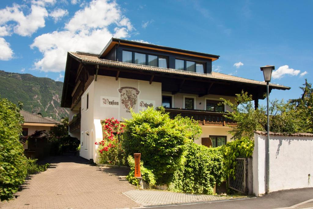 Nespecifikovaný výhled na hory nebo výhled na hory při pohledu z hotelu