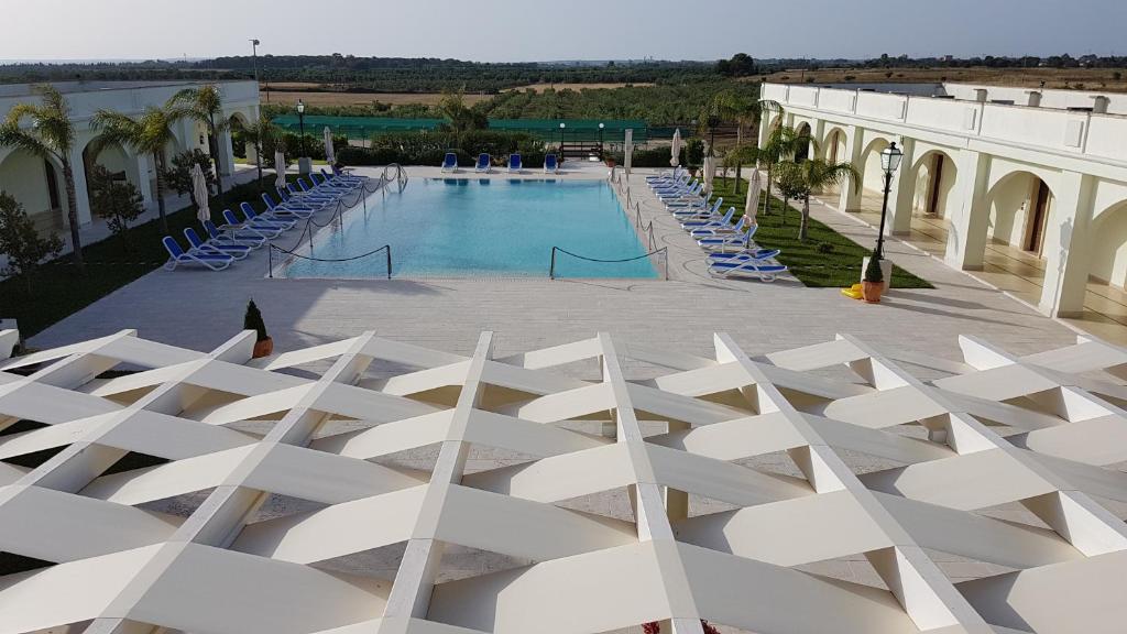 Bazén v ubytování Agri Hotel Conte Salentino nebo v jeho okolí
