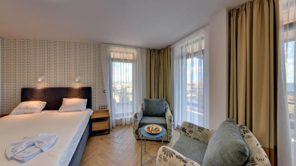 Postel nebo postele na pokoji v ubytování Family Hotel LAXO
