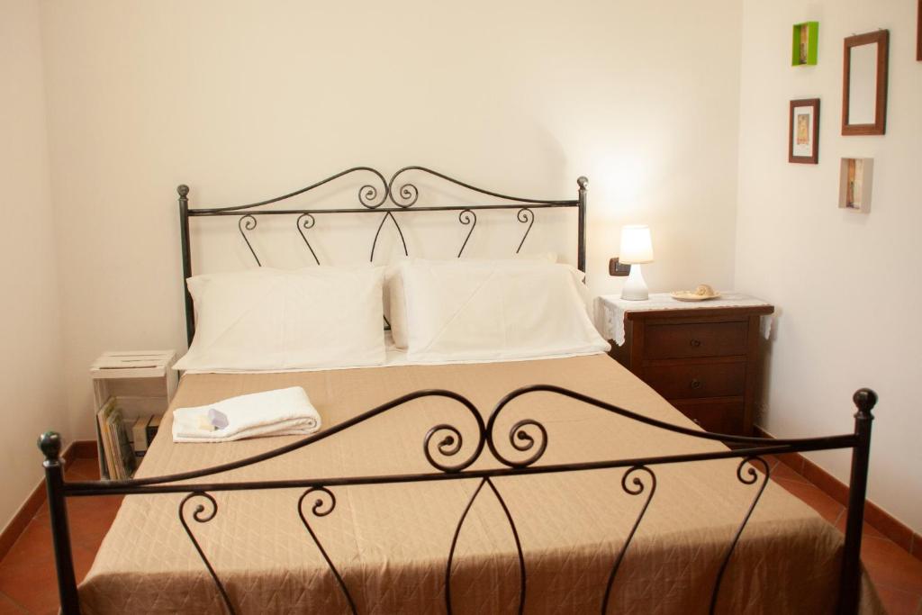 En eller flere senge i et værelse på Villa lilly