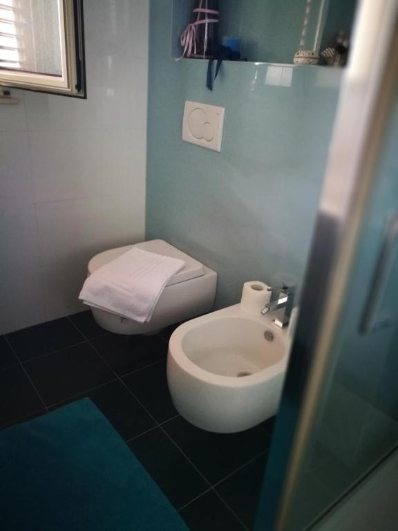 Kúpeľňa v ubytovaní casa vacanze Thea