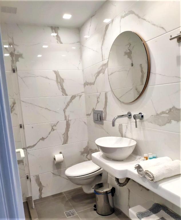 Koupelna v ubytování Corali Hotel
