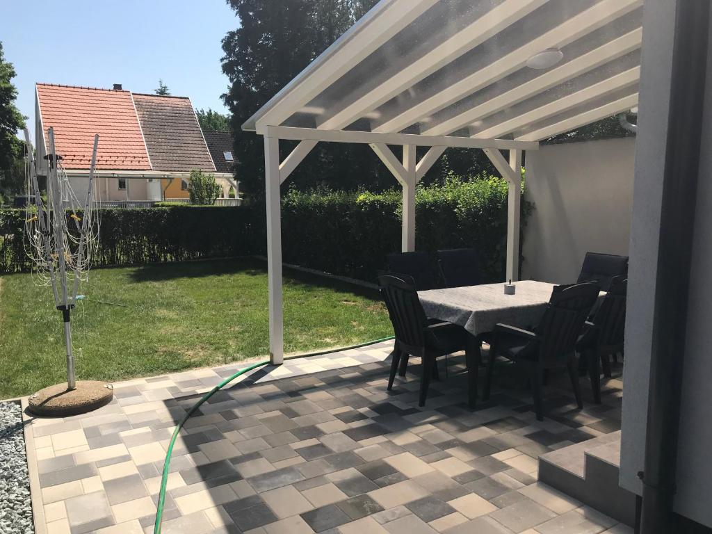 Vonkajšia záhrada v ubytovaní Heni Apartment