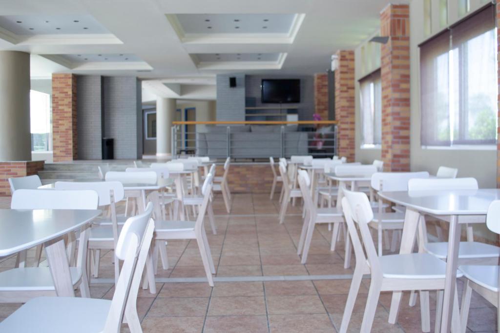 Reštaurácia alebo iné gastronomické zariadenie v ubytovaní Olympia