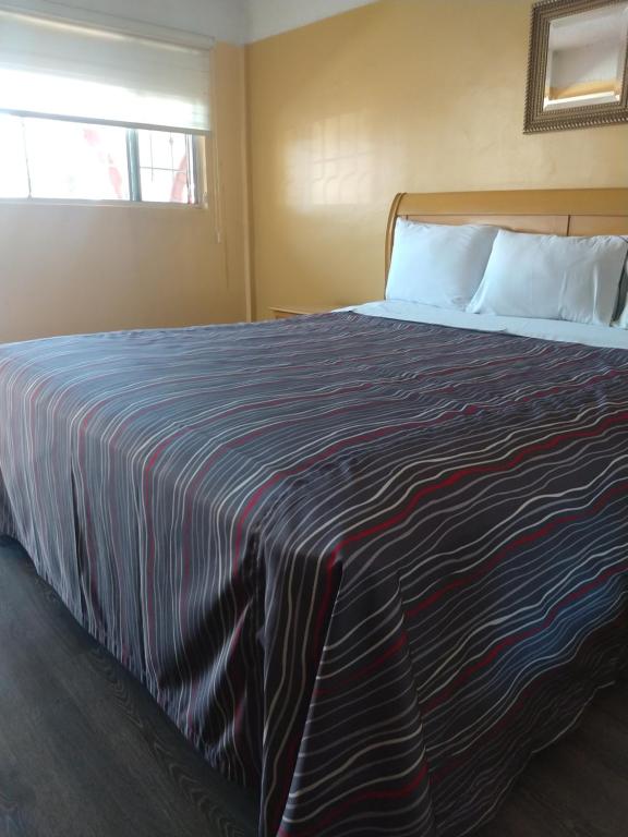 Postel nebo postele na pokoji v ubytování Hotel Boulevard Mexicali