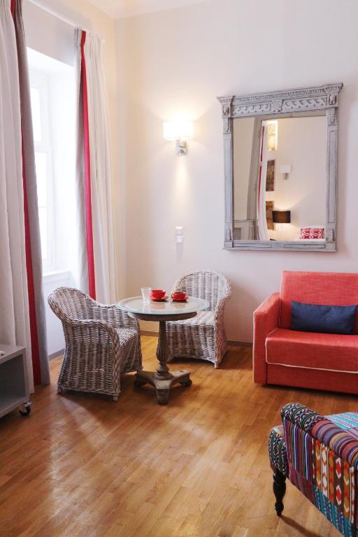 Acropolis TownHouseCo Suites - 6