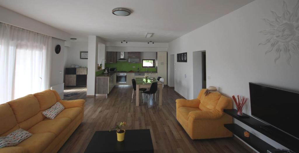 a living room with two couches and a kitchen at Apartment Luna in Valtura