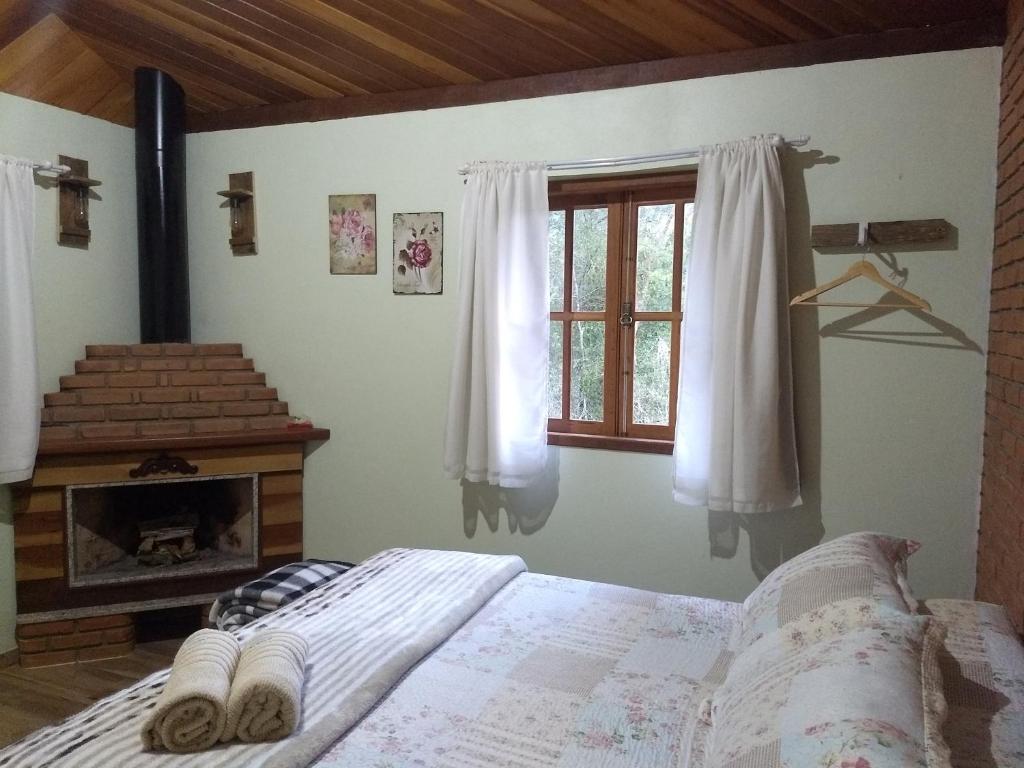 Postel nebo postele na pokoji v ubytování Chalé dois irmãos