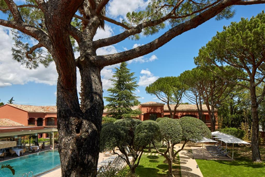 Бассейн в Villa Duflot Hôtel & Spa Perpignan или поблизости