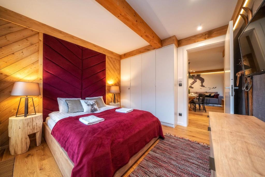 Postel nebo postele na pokoji v ubytování Apart4You Apartament DREAM WOOD