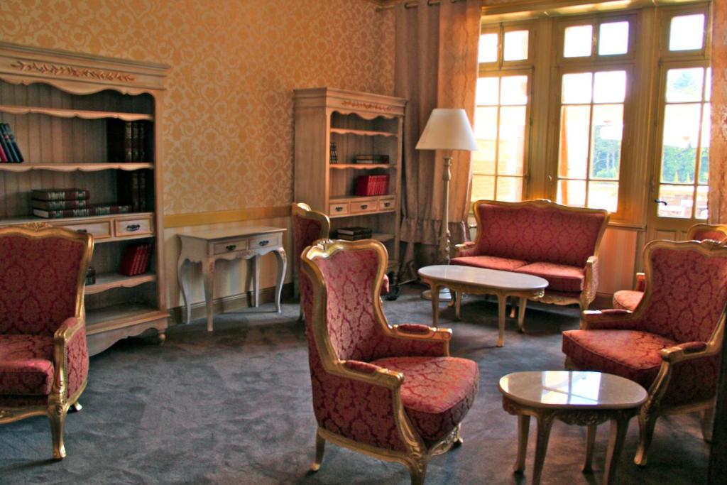 Posezení v ubytování Château de Béguin