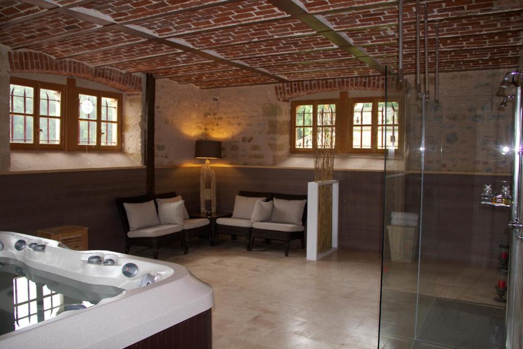 Koupelna v ubytování Château de Béguin