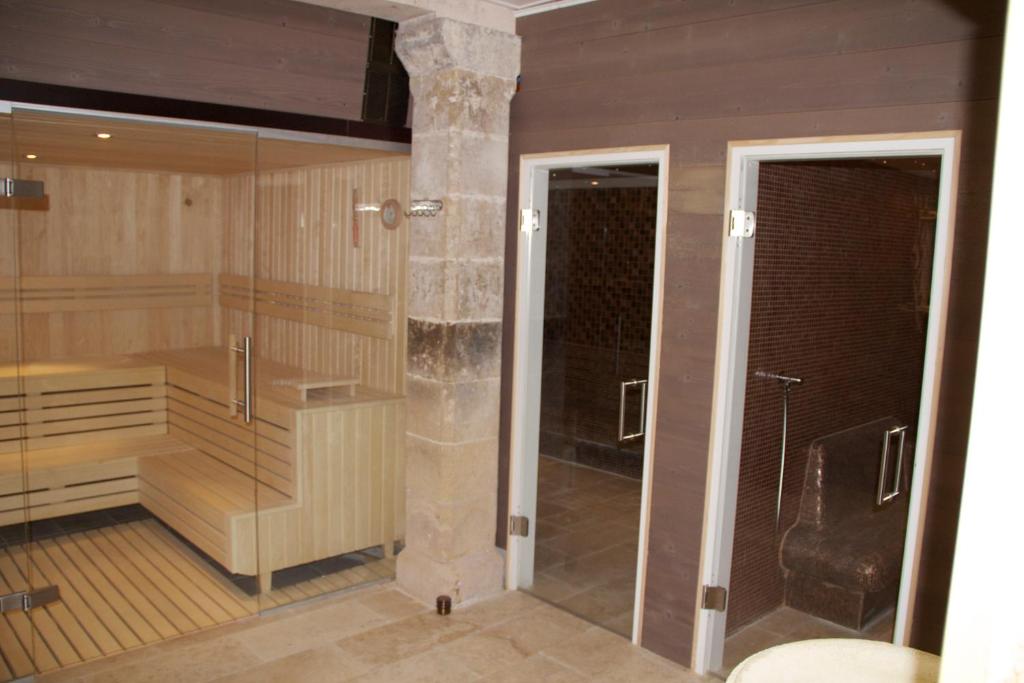 Koupelna v ubytování Château de Béguin