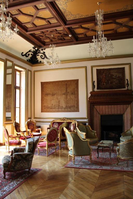 Posezení v ubytování Château de Béguin