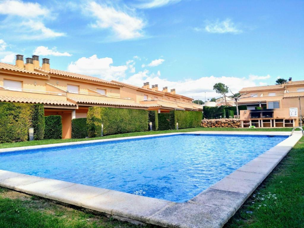 Bazén v ubytovaní VACAY Villa Anna, jardín privado, piscina comunitaria, en Costa Brava, L'Escala! alebo v jeho blízkosti