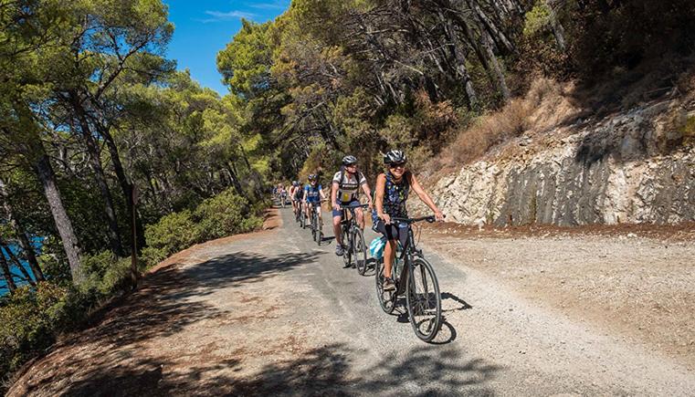 Vélo sur le terrain de l'établissement Mljet Sunset Apartments ou dans les environs