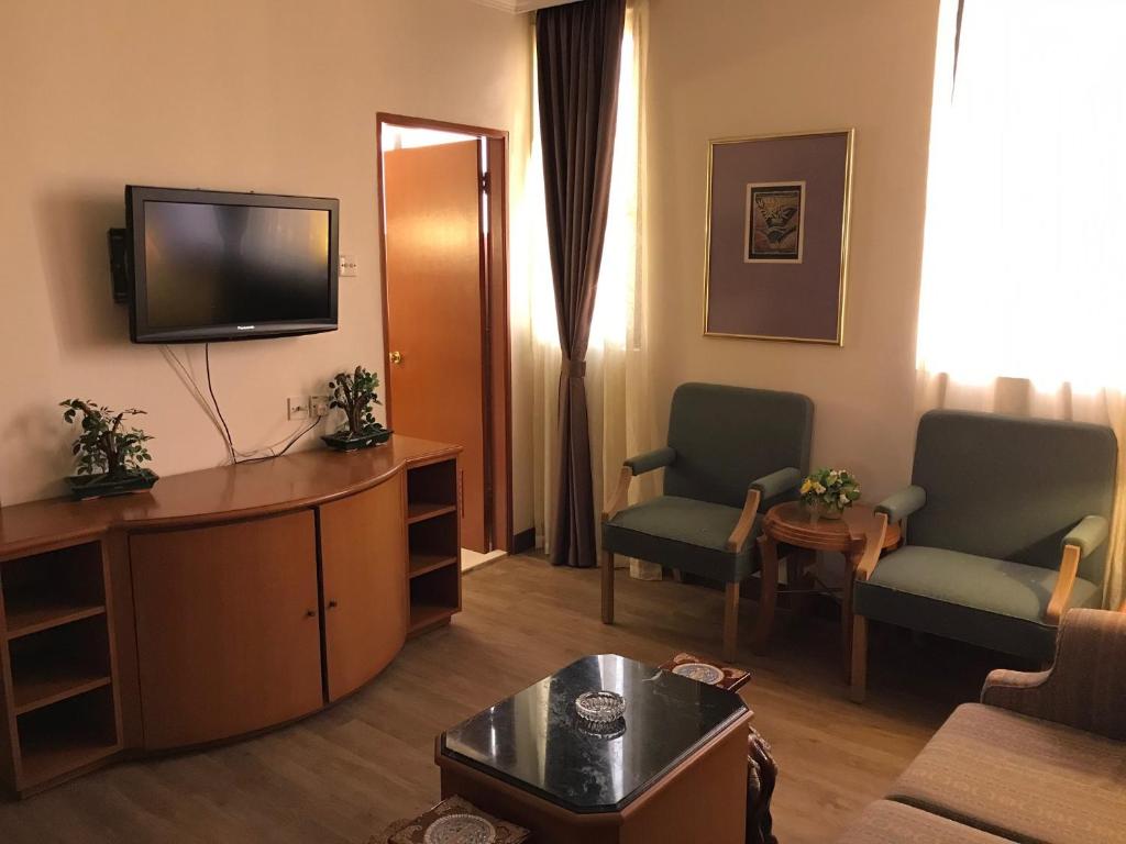 TV a/nebo společenská místnost v ubytování The Executive Hotel Lahad Datu