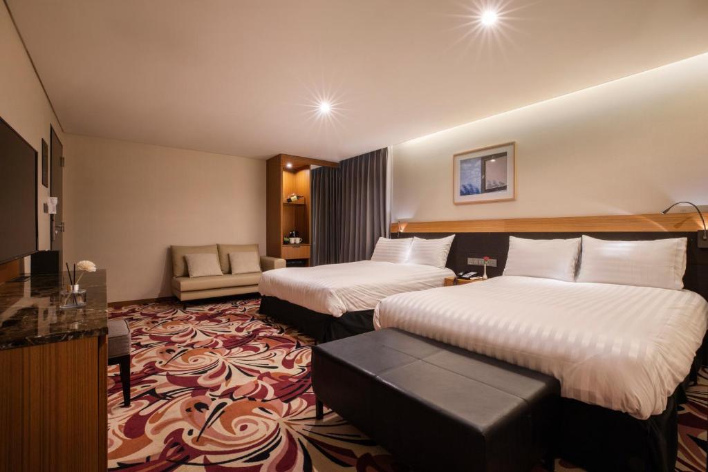 Postel nebo postele na pokoji v ubytování Shin Shin Hotel Jeju Airport