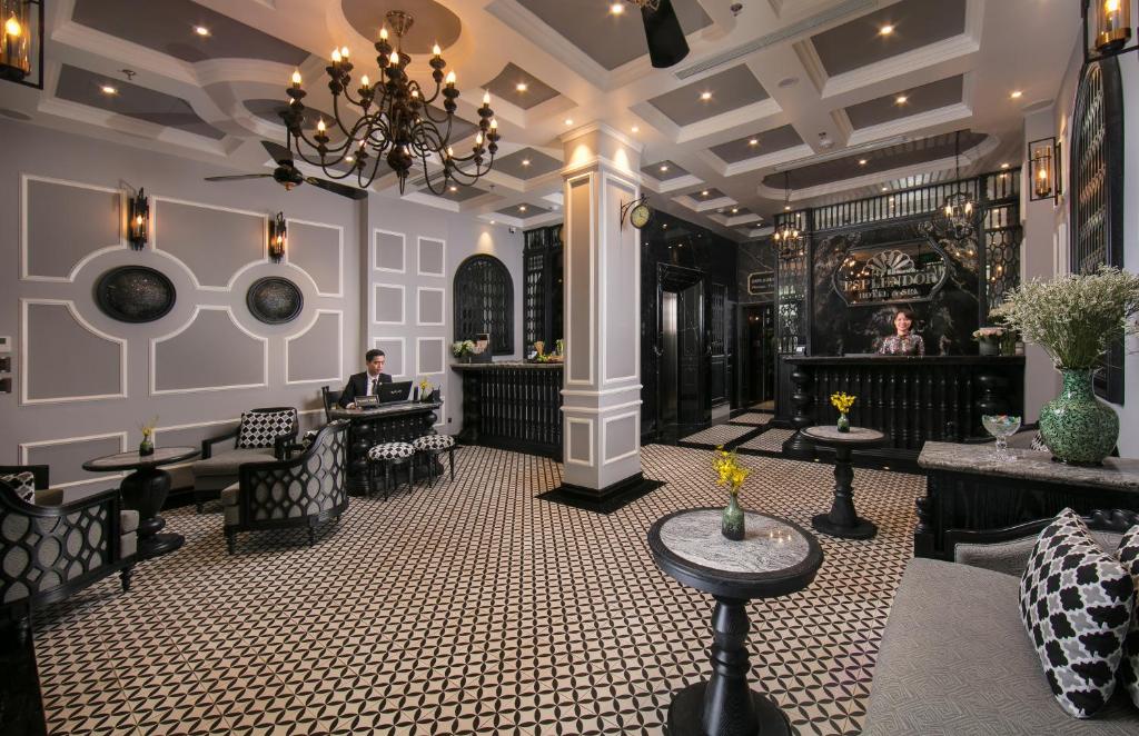 Lounge o bar area sa Hanoi Esplendor Hotel and Spa