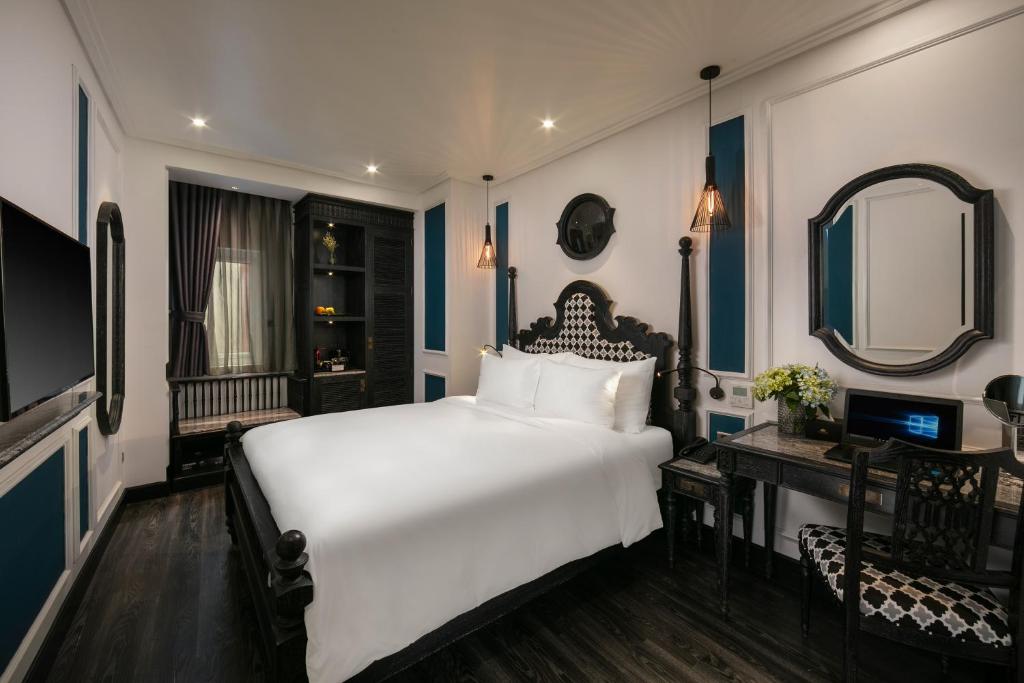 Postel nebo postele na pokoji v ubytování Hanoi Esplendor Hotel and Spa
