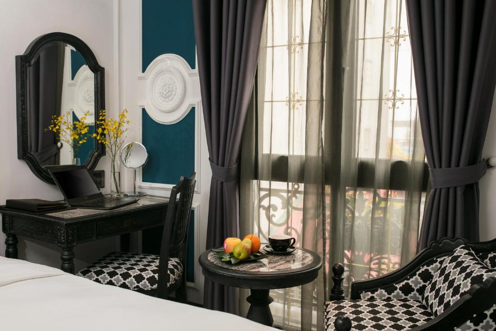 Postel nebo postele na pokoji v ubytování Hanoi Esplendor Hotel and Spa