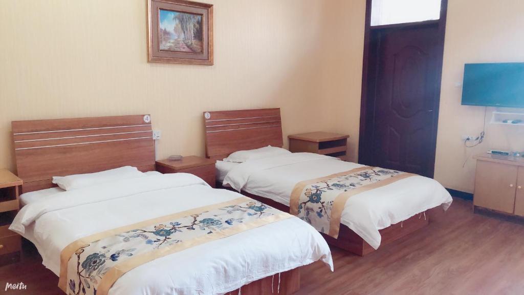 Postel nebo postele na pokoji v ubytování Huashan Gehui Hotel