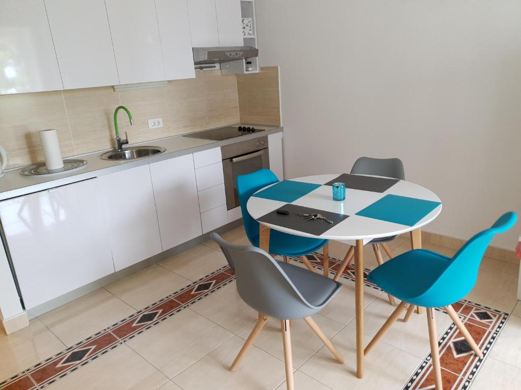 Kuchyňa alebo kuchynka v ubytovaní D&M APARTMAN 1
