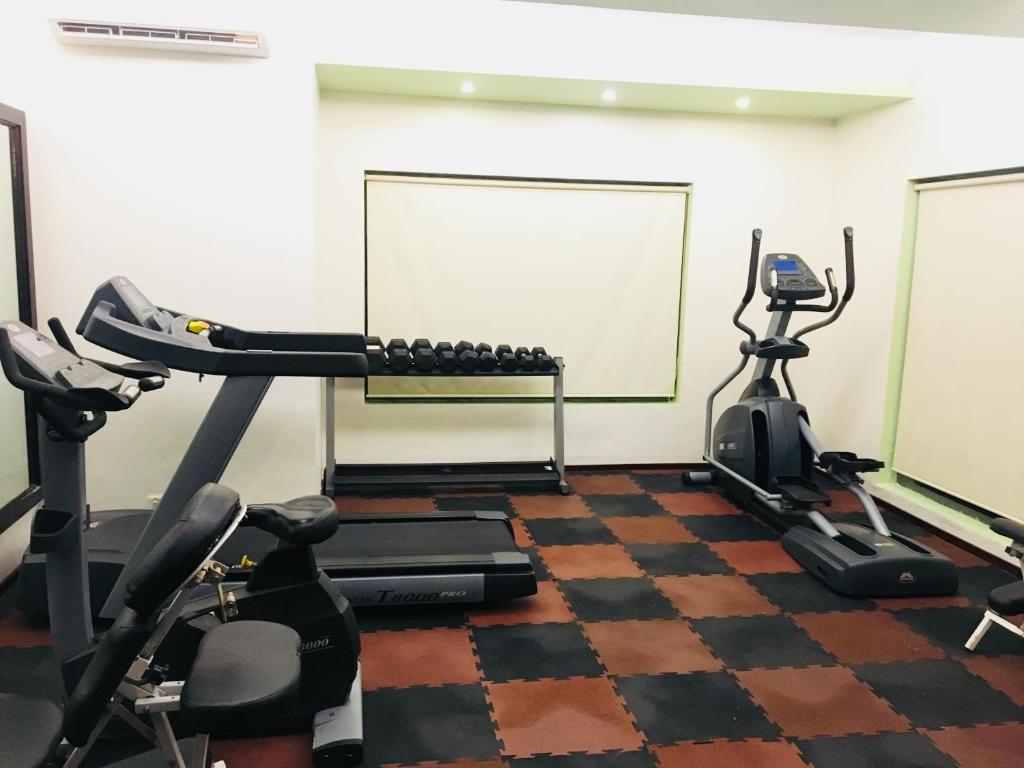 Fitness centrum a/nebo fitness zařízení v ubytování Kyriad Prestige Calangute Goa by OTHPL
