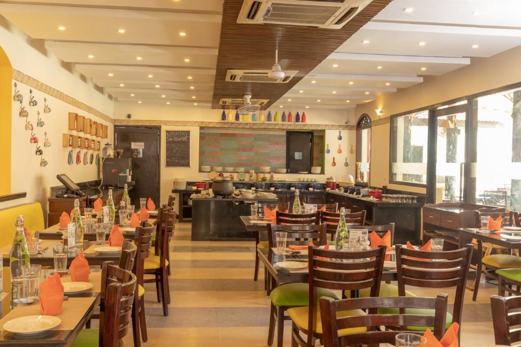 Restaurace v ubytování Kyriad Prestige Calangute Goa by OTHPL