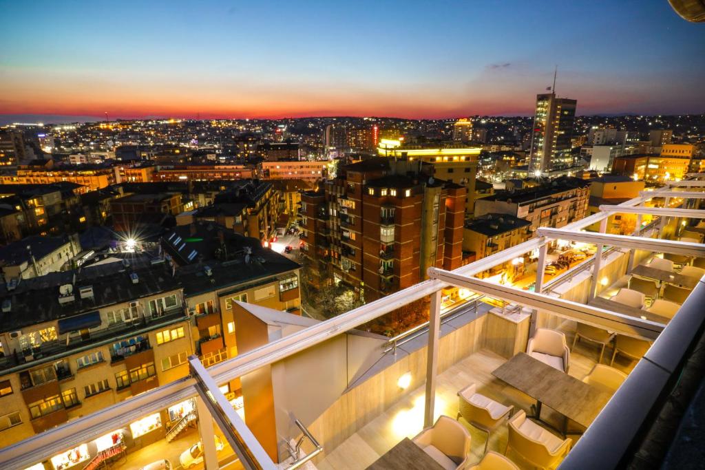 Nespecifikovaný výhled na destinaci Priština nebo výhled na město při pohledu z hotelu