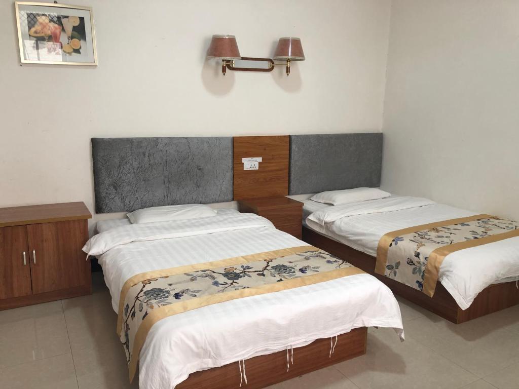 Postel nebo postele na pokoji v ubytování Huashan Gehui Hotel