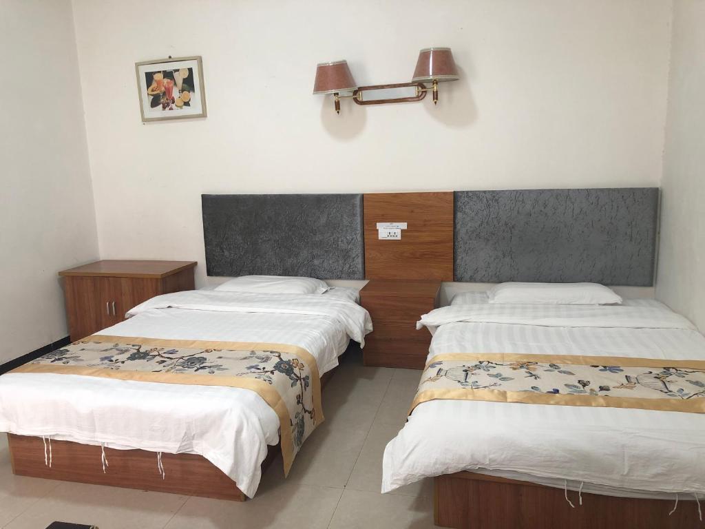 Postel nebo postele na pokoji v ubytování Huashan Gehui Hotel