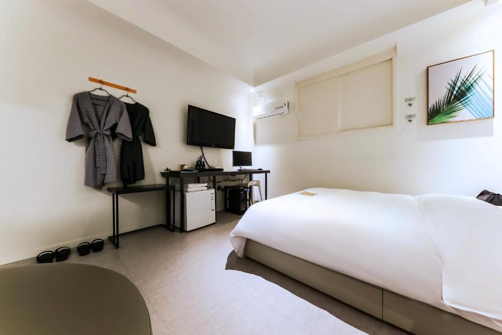 TV a/nebo společenská místnost v ubytování Hotel Yam