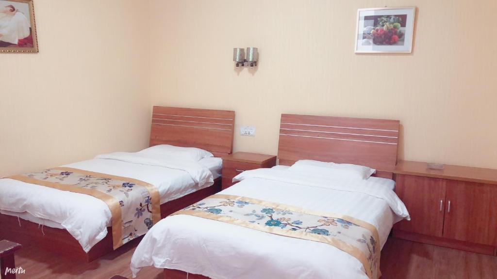 Postel nebo postele na pokoji v ubytování Huashan Gehui Hotel