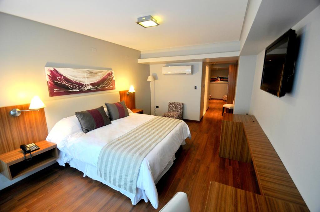Postel nebo postele na pokoji v ubytování Hotel Bicentenario Suites & Spa