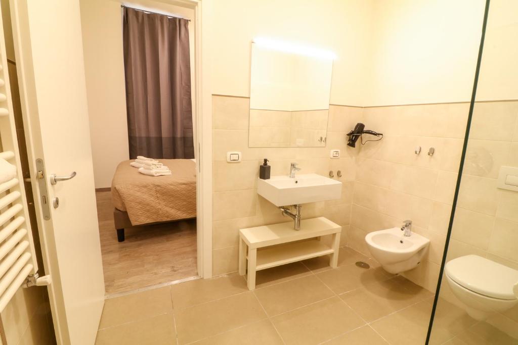 A bathroom at BorgoNove