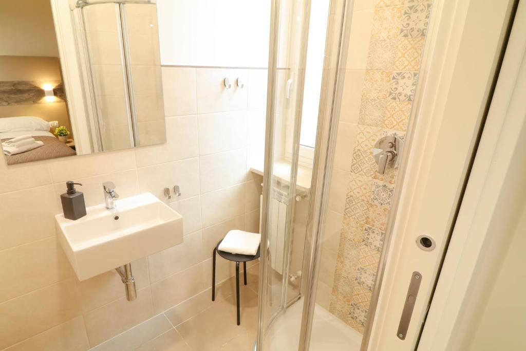 A bathroom at BorgoNove