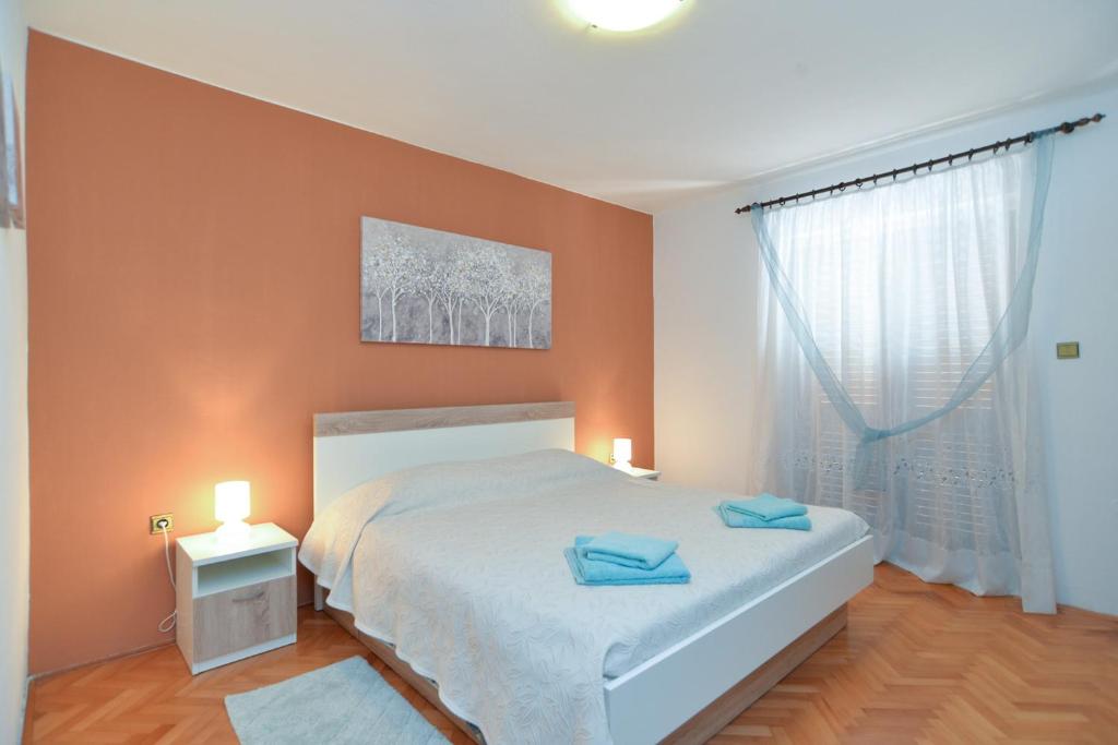 Posteľ alebo postele v izbe v ubytovaní Apartments 408 Fazana