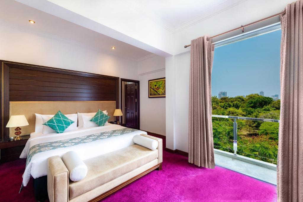 Postel nebo postele na pokoji v ubytování Trillium Boutique City Hotel